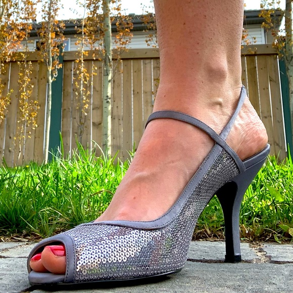 Naturalizer Silver Sequins Slingback Sandals - Picture 2 of 11